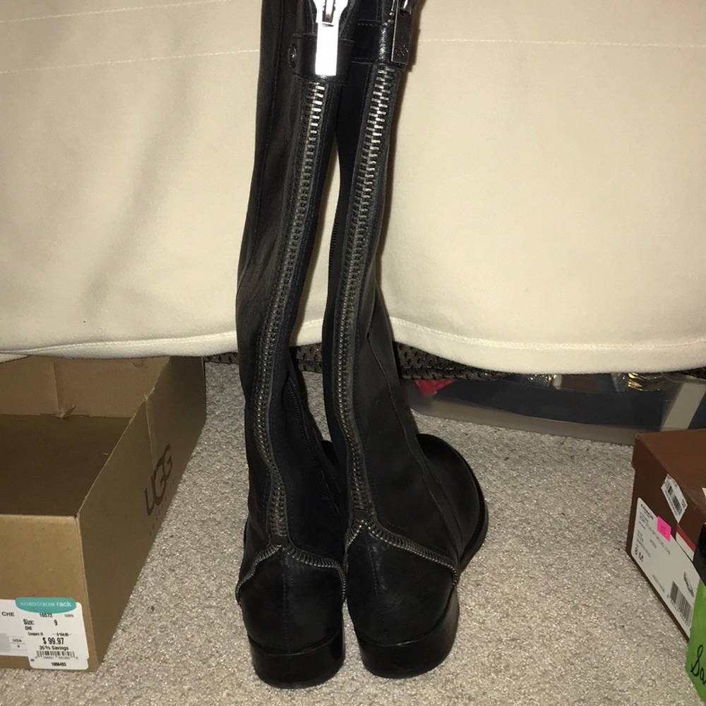 Arturo Chiang zipper back boots